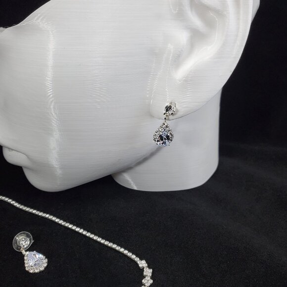Bridal Jewelry earrings and necklace matching set, CZ clear stones - Picture 3 of 8